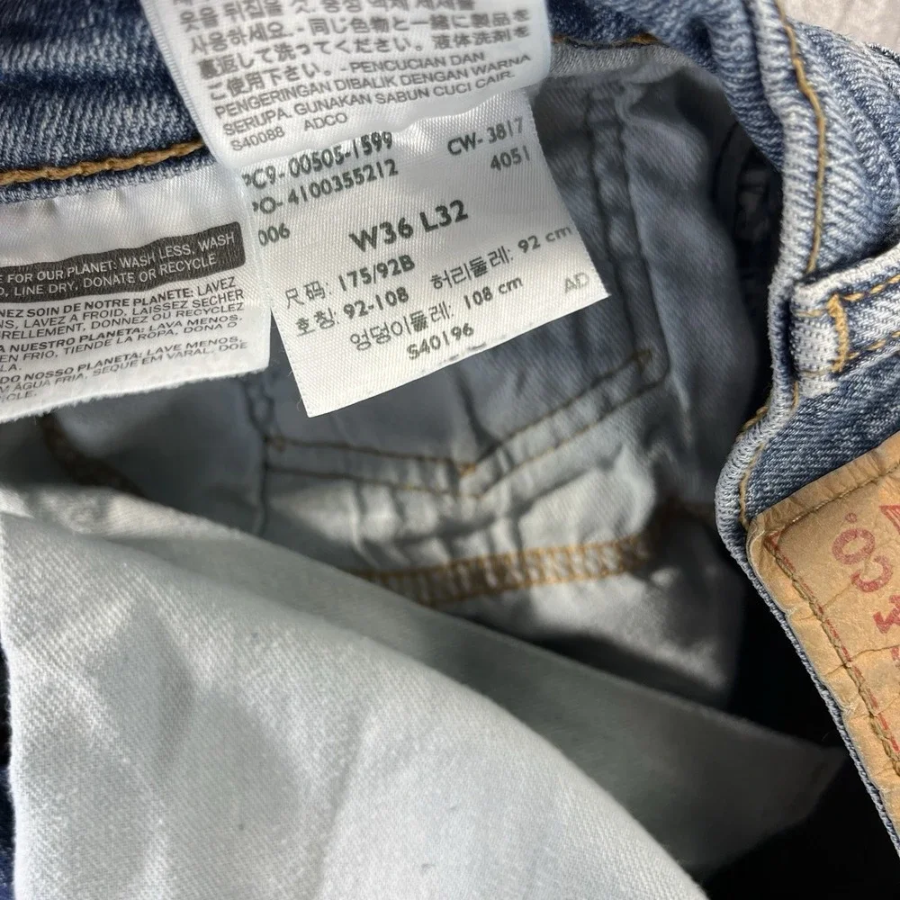 Levi's 505 Men's (34X31) straight leg, relaxed, fit medium wash blue jeans pants